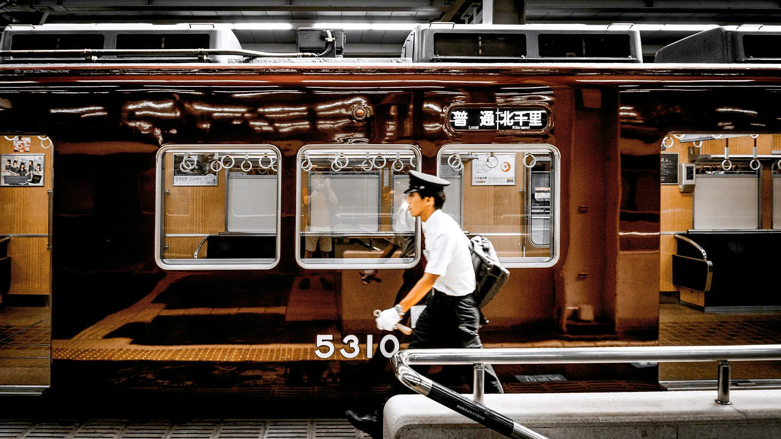 В Японии не одна железнодорожная компания, которая обслуживает все направления, а много частных