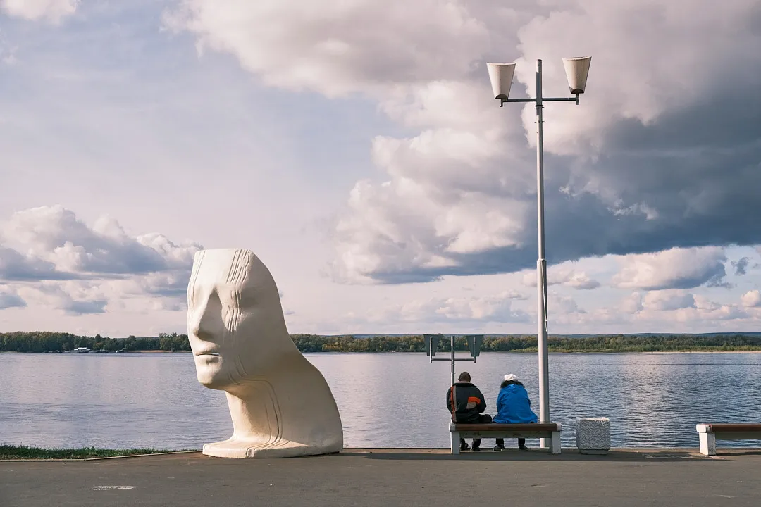 В 2022 на набережной Самары между Ладьёй и детским развлекательным центром «Кинап» появился новый арт-объект — скульптура лица без задней части