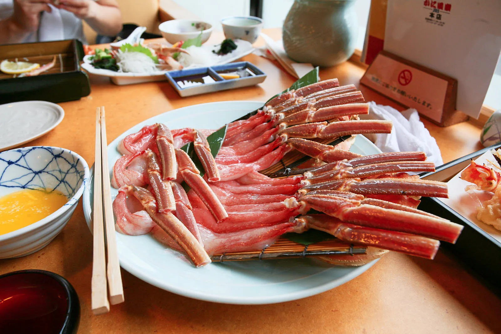 Ресторан Kani Doraku специализируется на блюдах из крабов: суп обойдется в 1200 иен, жаркое — в 1800, а риет — в 1500. Фото: Jpellgen, s.yume / Flickr.com