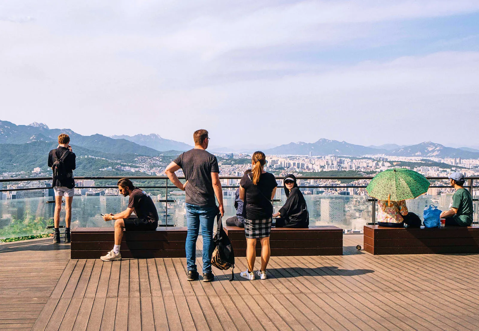 С холма, на котором находится сеульская телебашня, открывается красивый вид на город