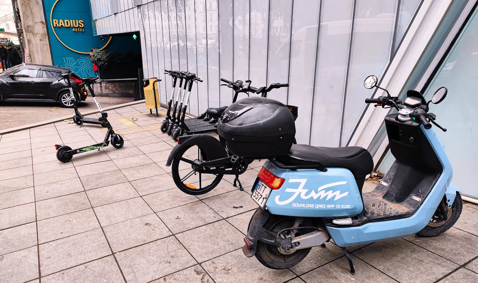 В Тбилиси можно взять в аренду не только авто или электросамокат, а даже электромопед