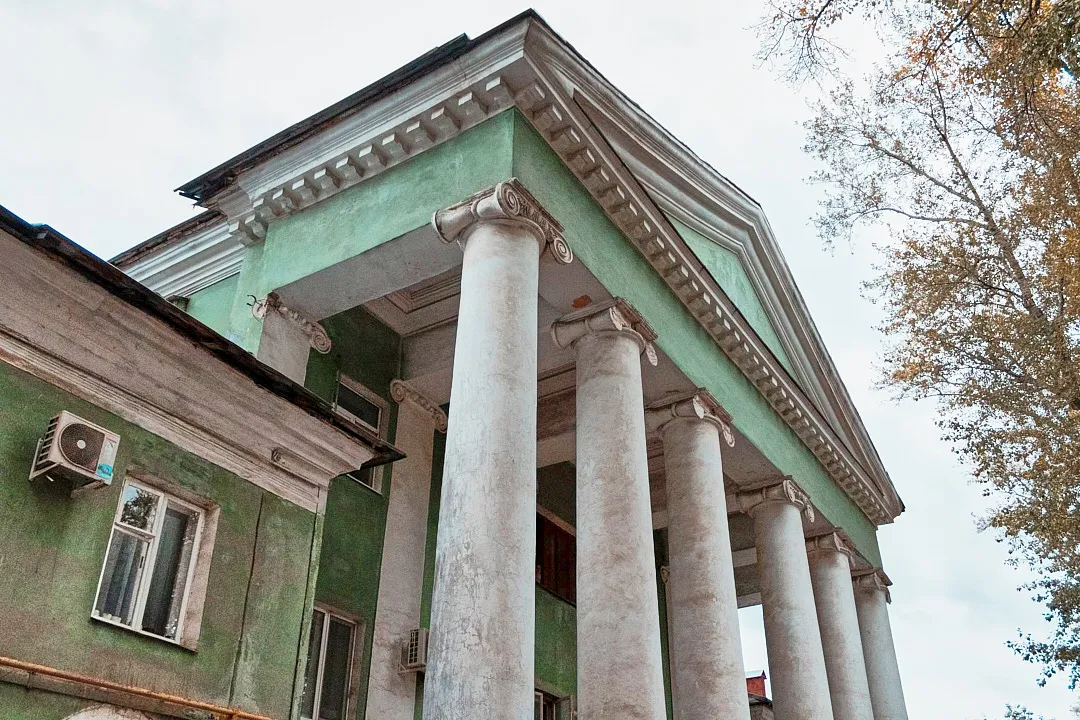 Безымянку застраивали в военное и послевоенное время образцовыми домами в стиле сталинский ампир