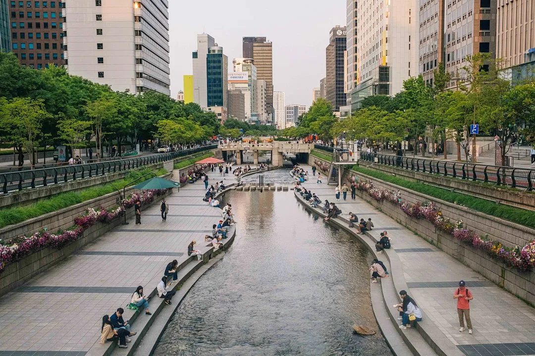Cheonggyecheon Embankment