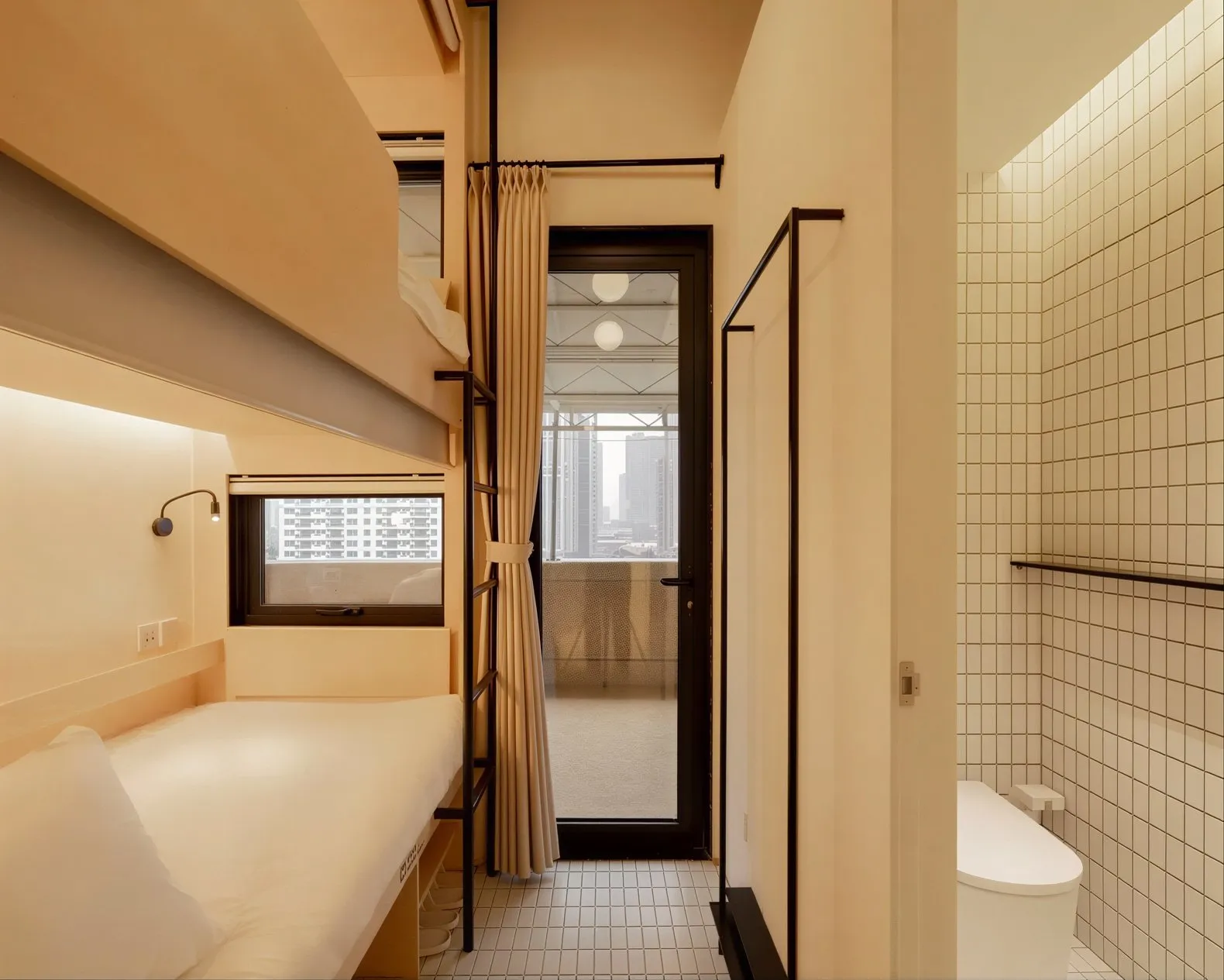 В Hi Cozy есть двухместные номера и тренажерный зал.