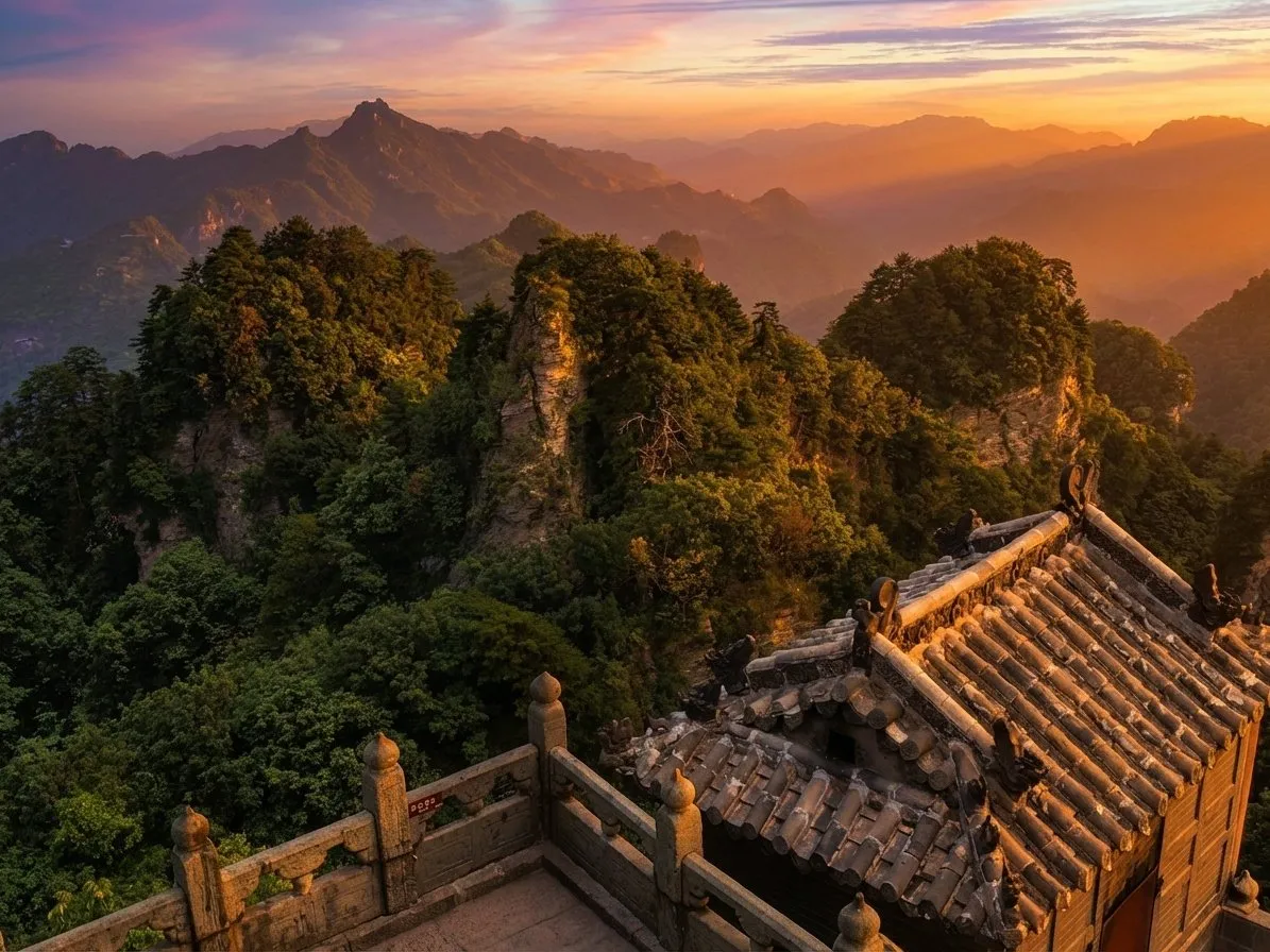 Комплекс древних строений в горах Уданшань