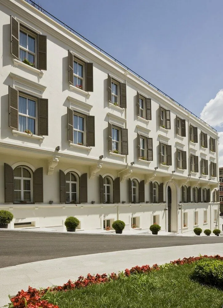 Tomtom Suites - 4
