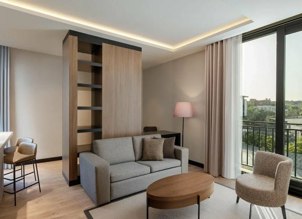 Altunizade Suites Istanbul, Curio Collection by Hilton — 6