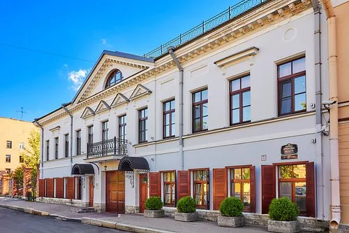 Alexander House - 3