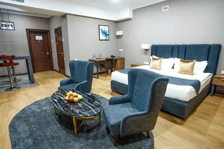 Krokus Plaza Hotel - 4