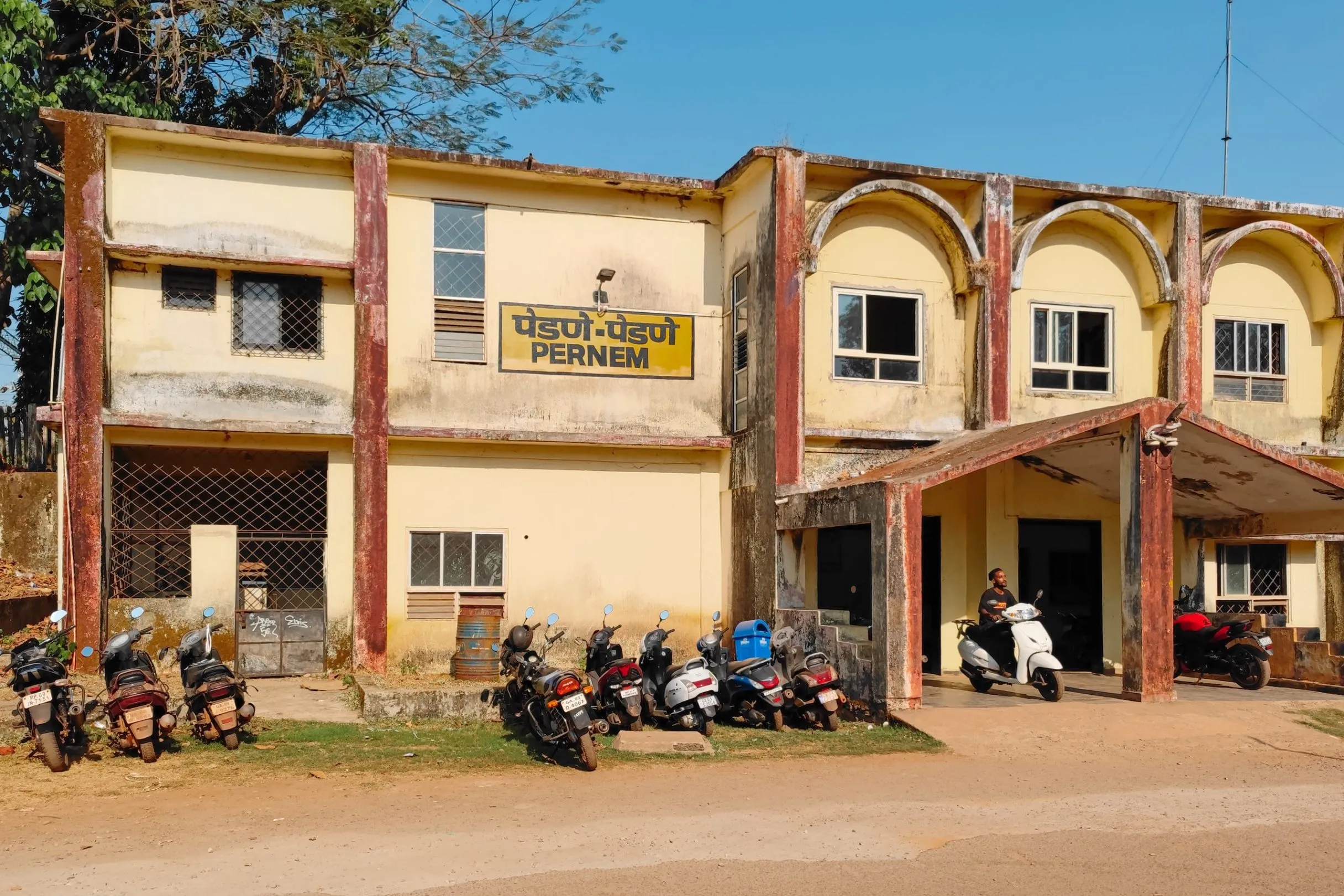 Pernem_station_GOA