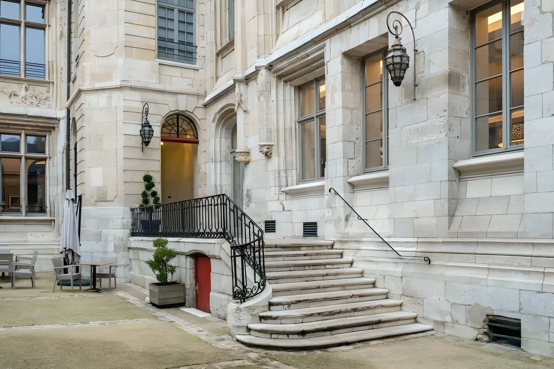 Hôtel de Bourgtheroulde, Autograph Collection — 6