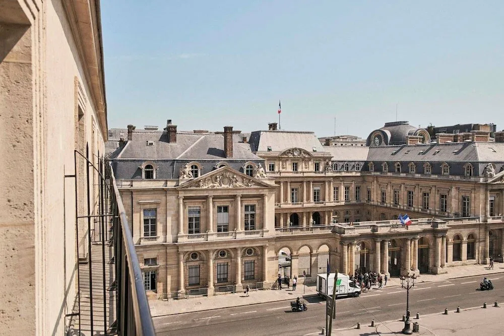 Hôtel du Louvre — 6