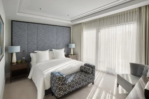 Four Seasons Hotel London at Tower Bridge - 2