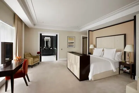 Four Seasons Hotel London at Tower Bridge - 4