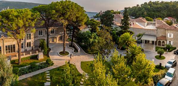 Lazure Hotel & Marina