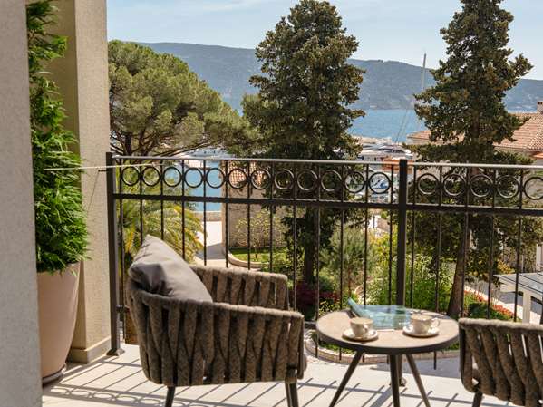 Lazure Hotel & Marina - 4