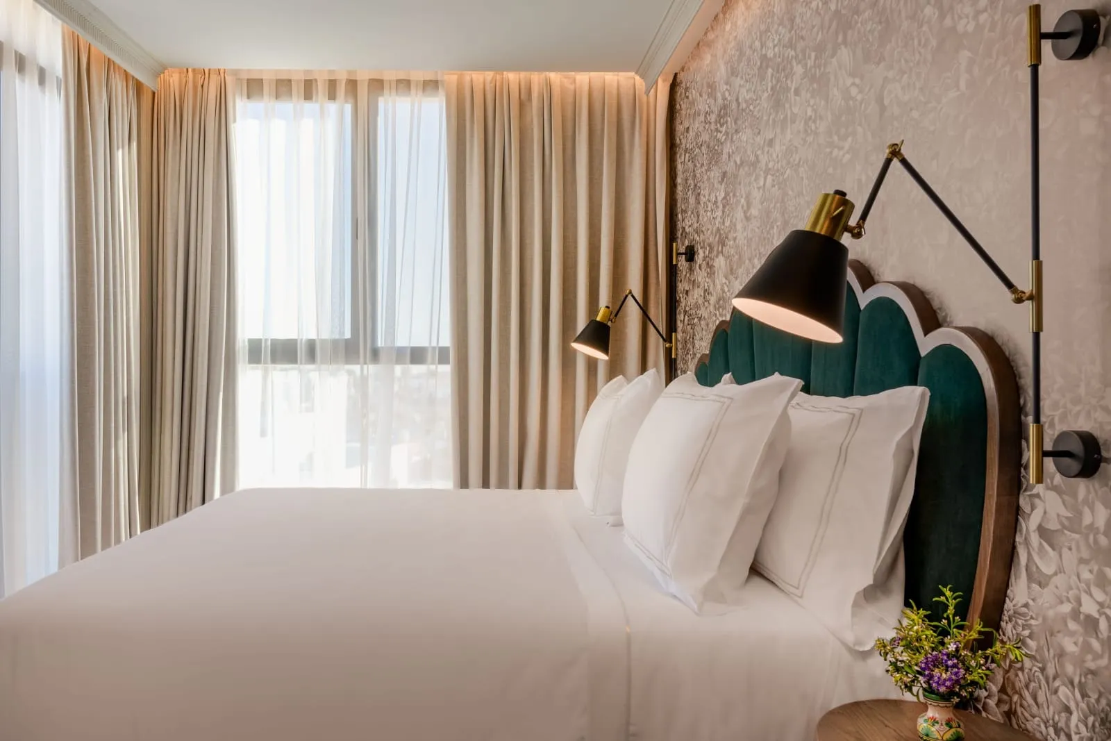 Querencia de Sevilla, Autograph Collection - 2