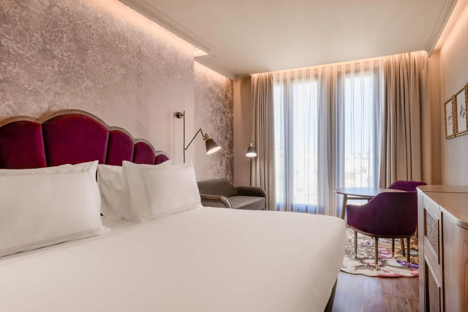 Querencia de Sevilla, Autograph Collection - 5