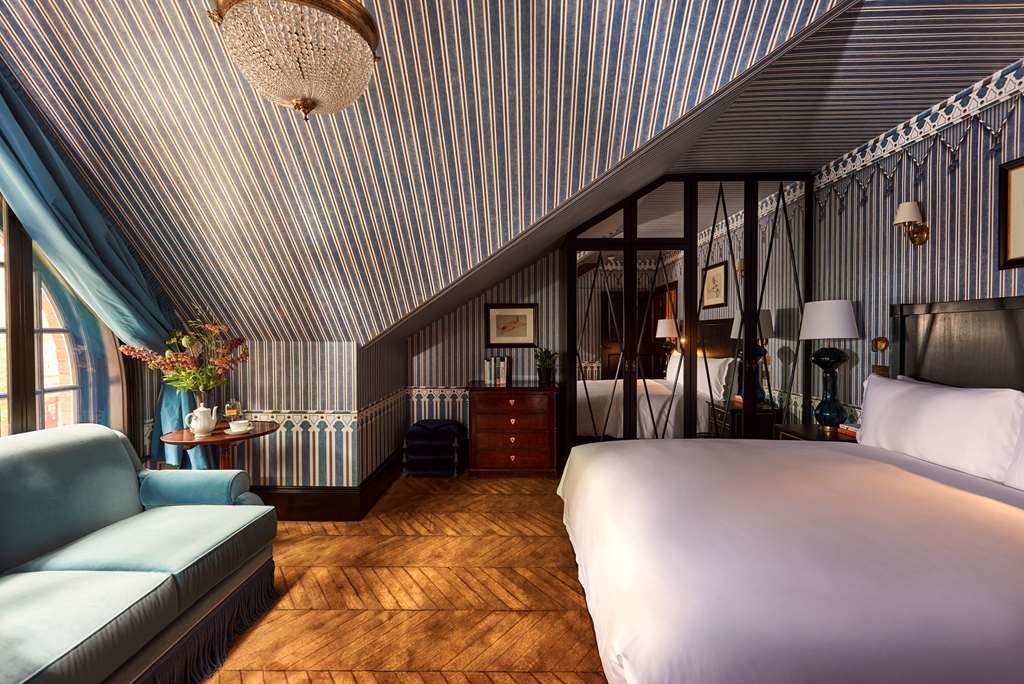 Twenty-Two Hotel - 5