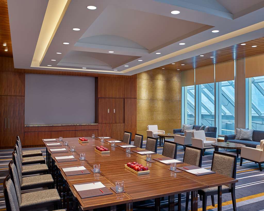 Grand Hyatt Manila - 2