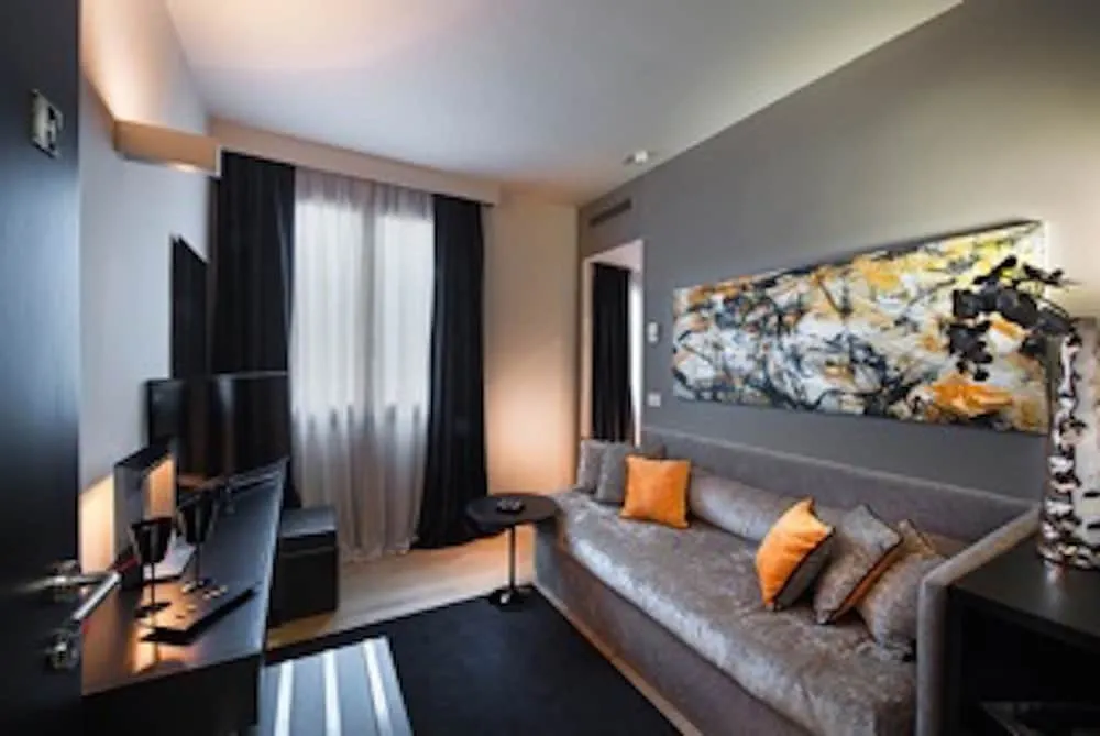 Charming House DD724