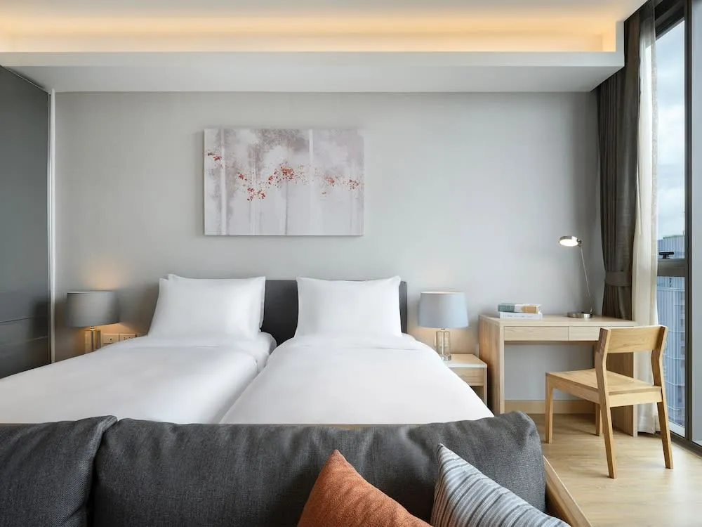 Oakwood Suites Bangkok - 3