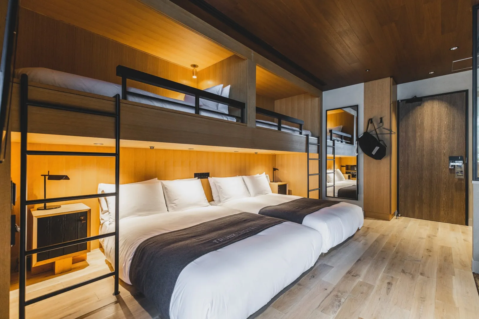 Adahan DeCamondo Pera, Autograph Collection - 4