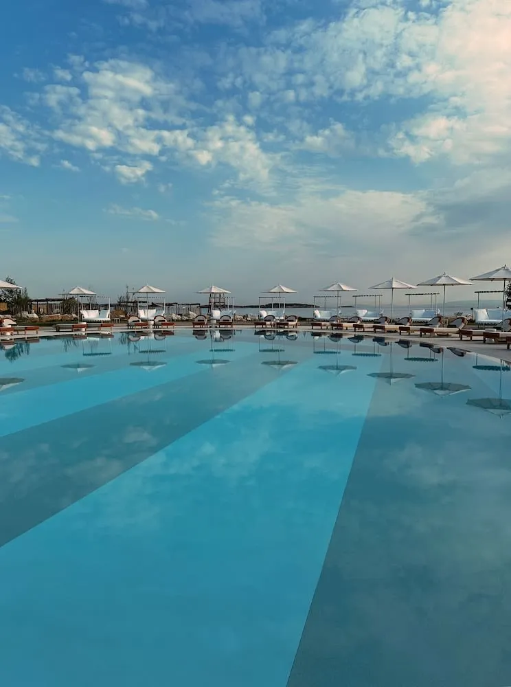 91 Athens Riviera, the Resort