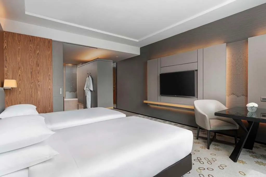 Hyatt Regency Bangkok Sukhumvit - 4