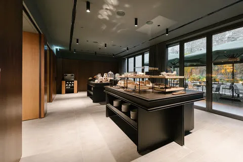 JW Marriott Hotel Madrid - 5