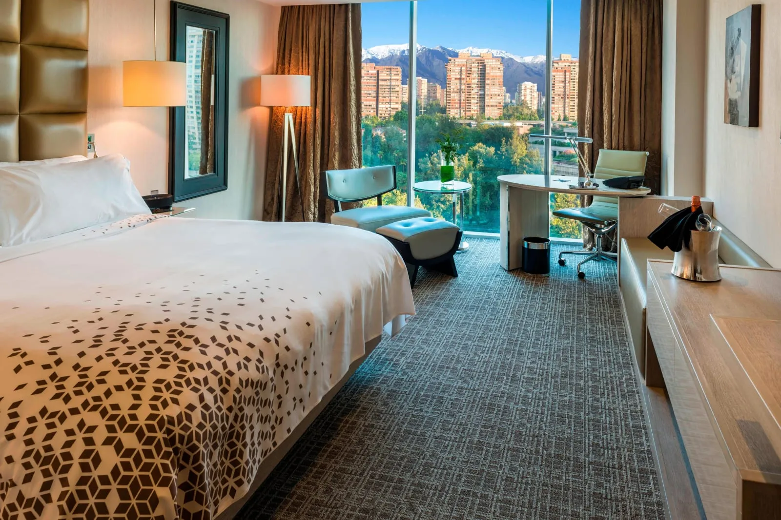 Renaissance Santiago Hotel - 2