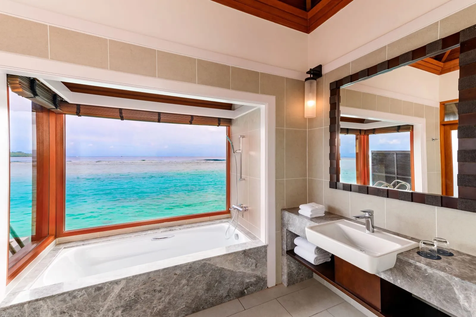 Sheraton Maldives Full Moon Resort & Spa - 2