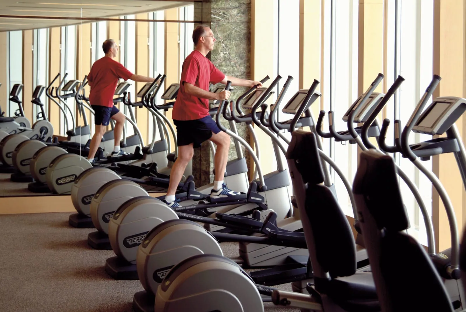 Four Seasons Hotel Hong Kong - 5