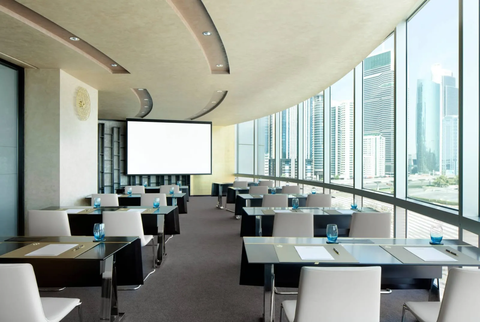 Jumeirah Emirates Towers Dubai - 4