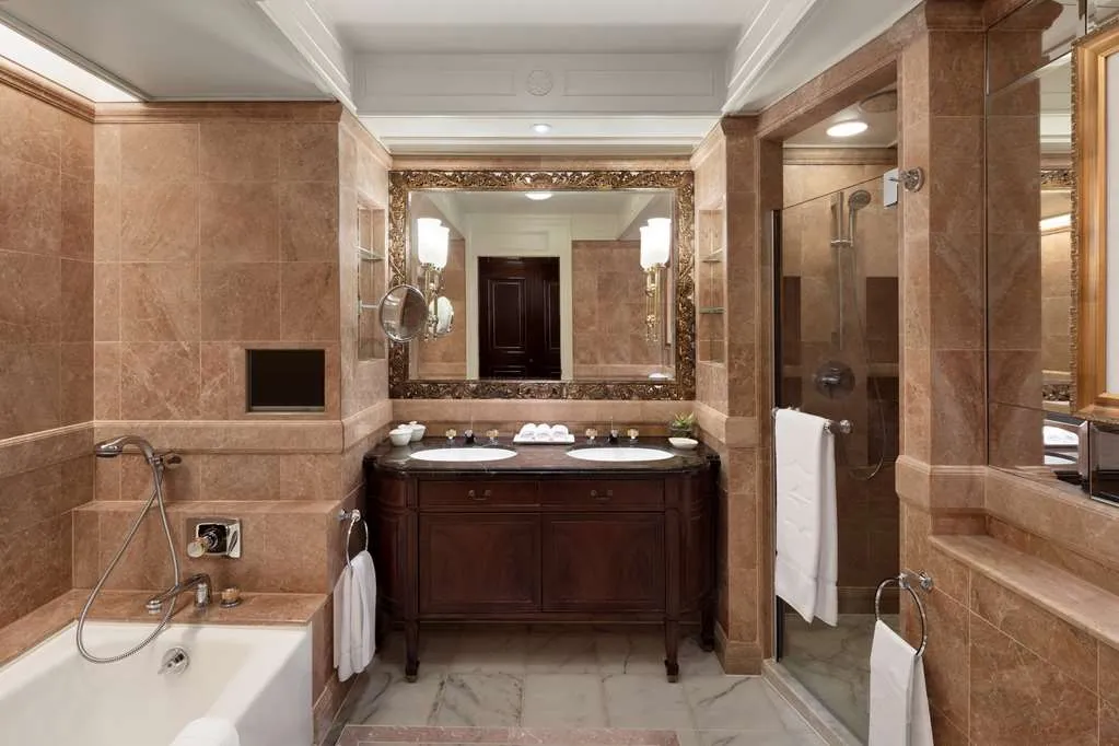 Island Shangri-La, Hong Kong - 3