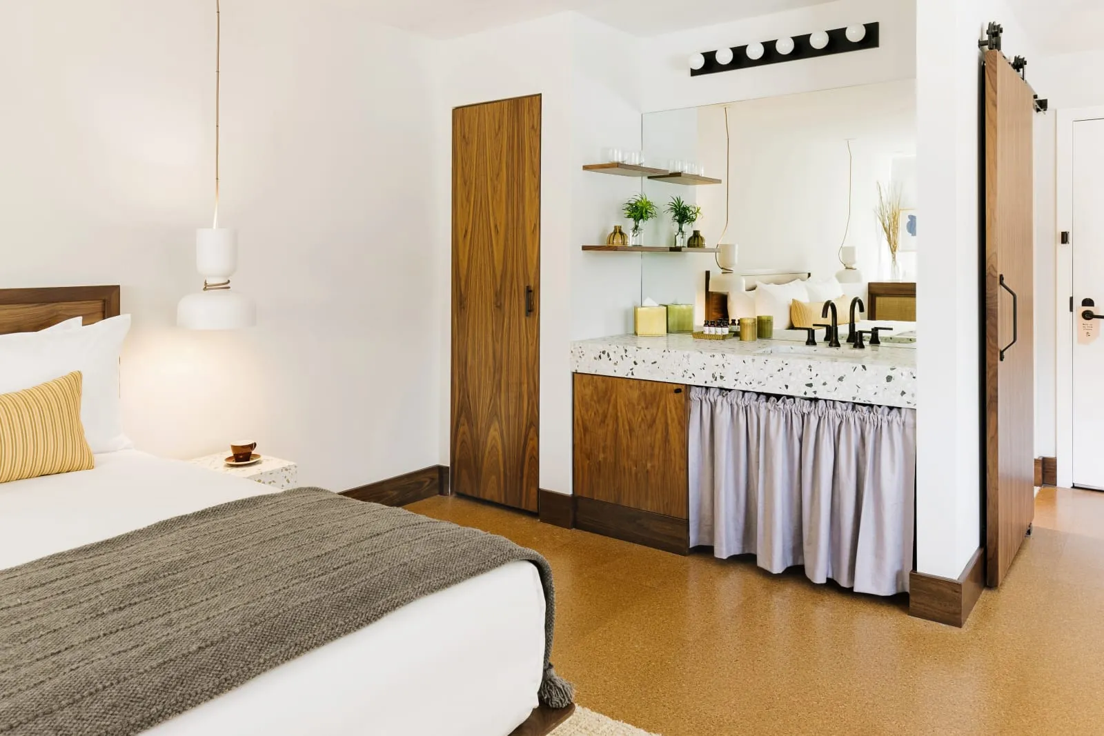 Silver Lake Pool & Inn - 2