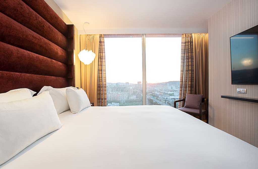 Hyatt Regency Barcelona Tower — 6