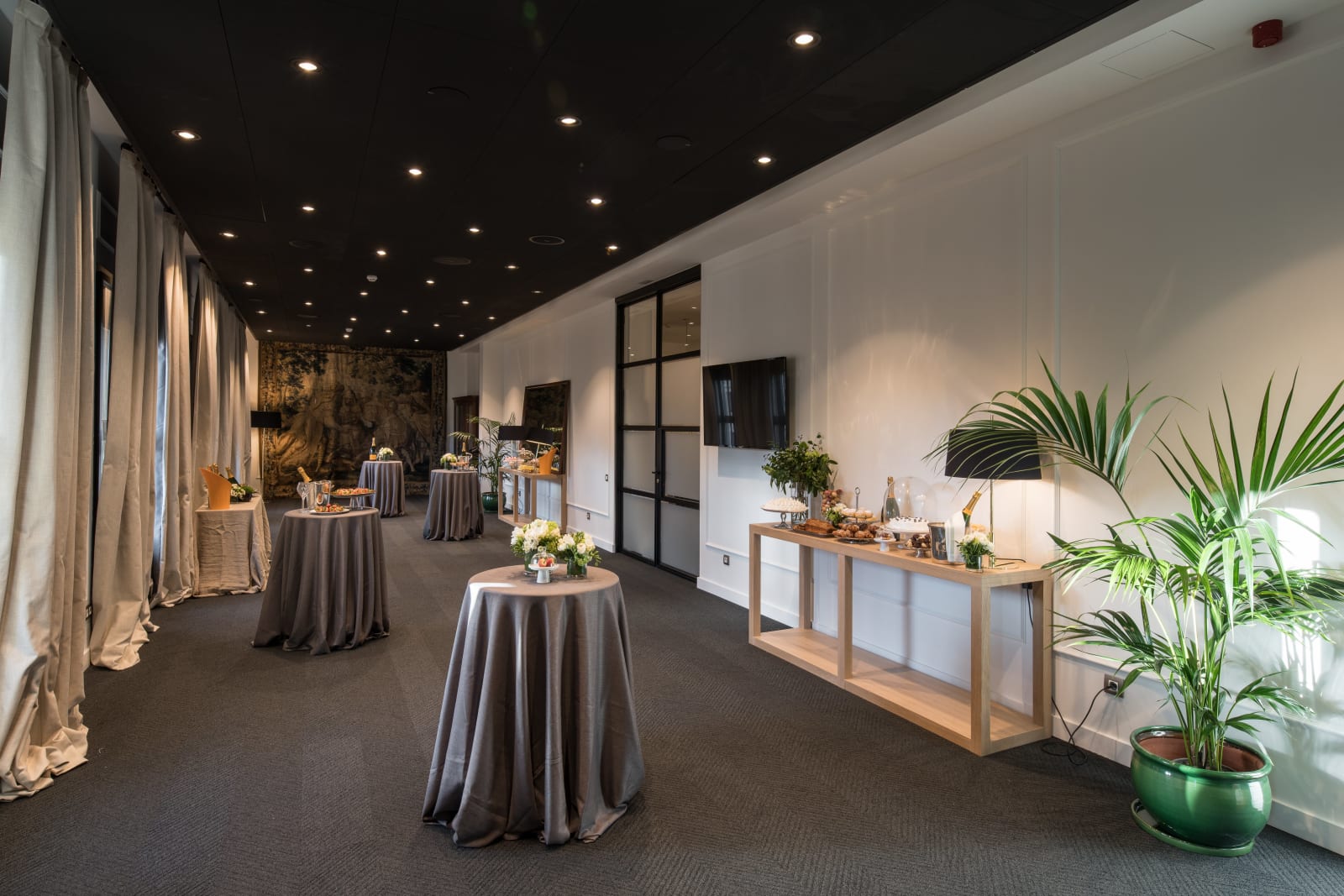 Grand Hotel Central, Small Luxury Hotels — 10