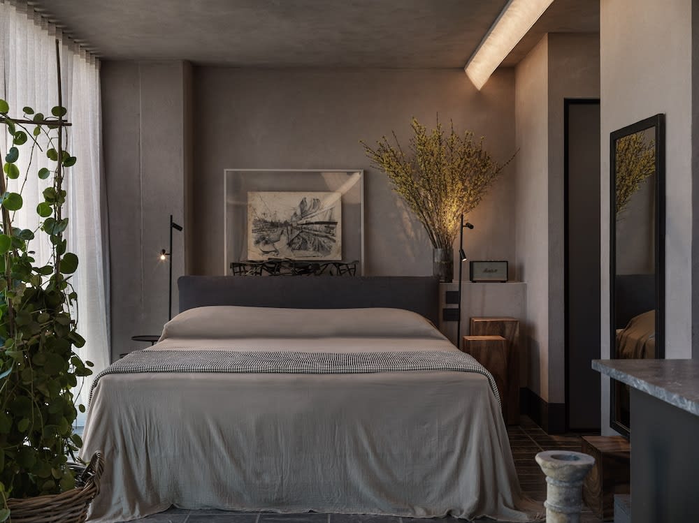 Monastik Living in Athina — 8