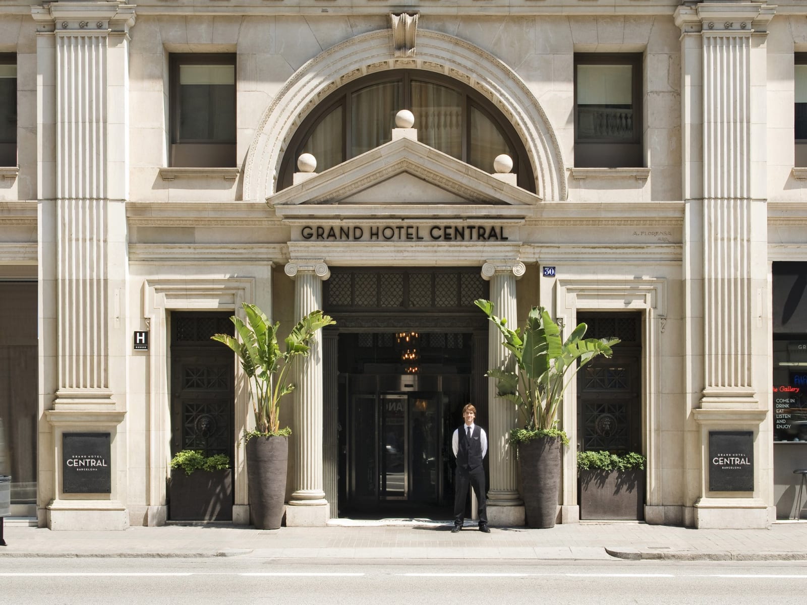 Grand Hotel Central, Small Luxury Hotels — 6