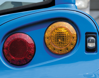 Трактор LS PLUS 90 CABIN - Задние фонари / Внешние кнопки гидравлического управления