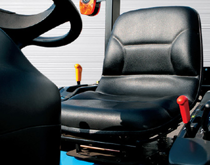 Минитрактор Mitsubishi LS J 27 с кабиной  - Регулируемое сиденье с втягивающимся ремнем безопасности