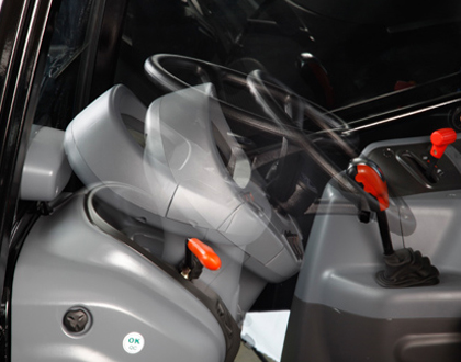 Трактор LS PLUS 90 CABIN - Наклонная приборная панель