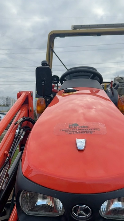 Трактор Kubota B 2441 с оригинальным фронтальным погрузчиком Kubota