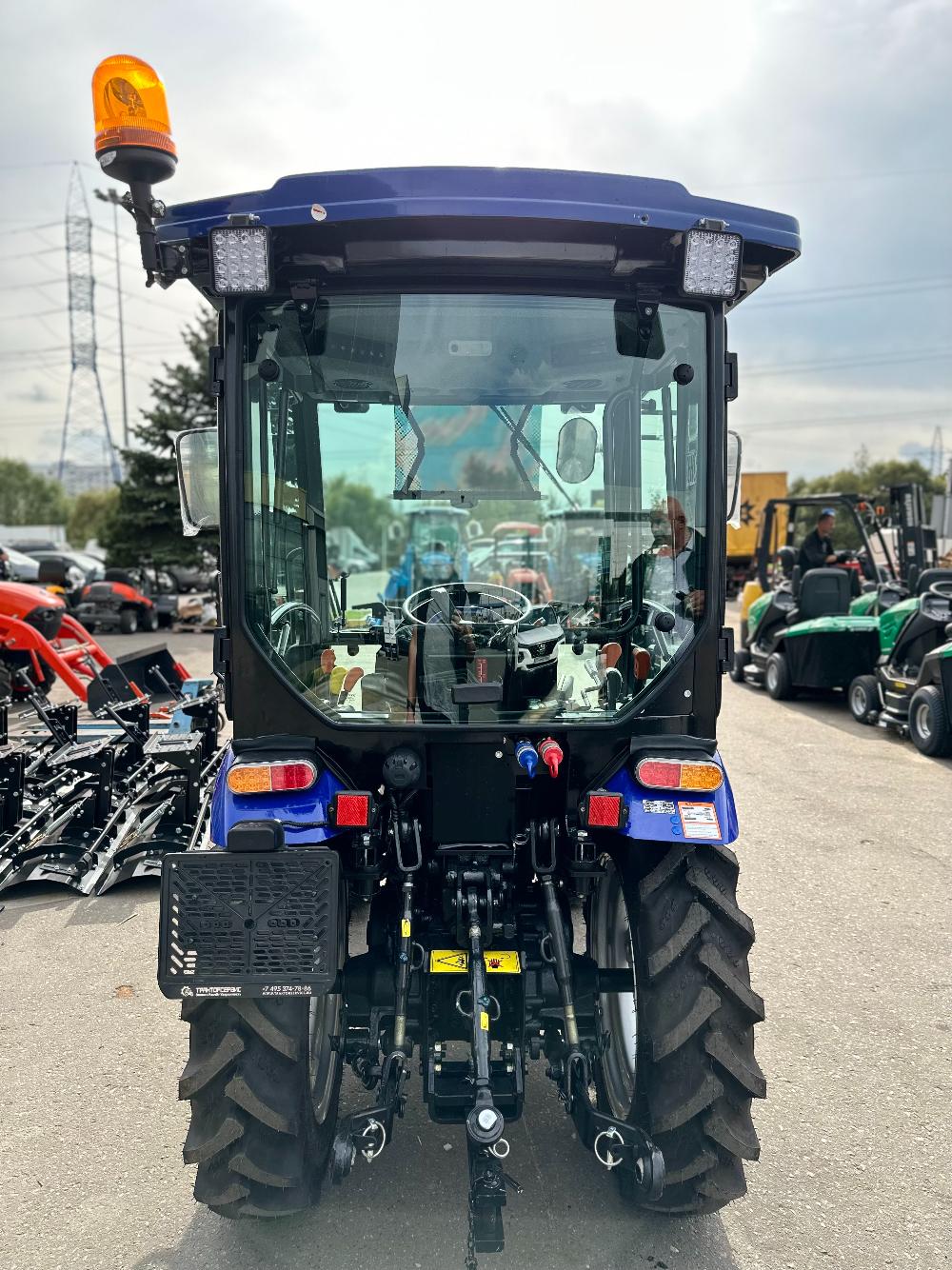 Трактор Farmtrac 26 4WD CAB
