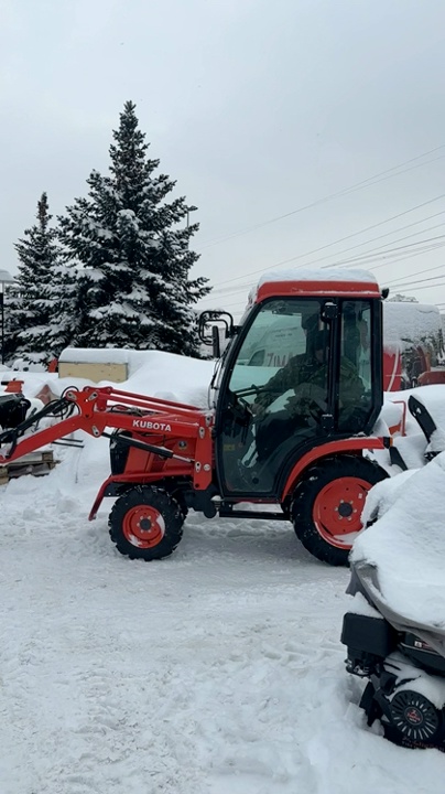 Отгружаем трактор Kubota B 2741 с кабиной и фронтальным погрузчиком