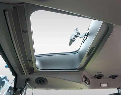 Минитрактор Yanmar LS MT1.25 HST - Люк в крыше