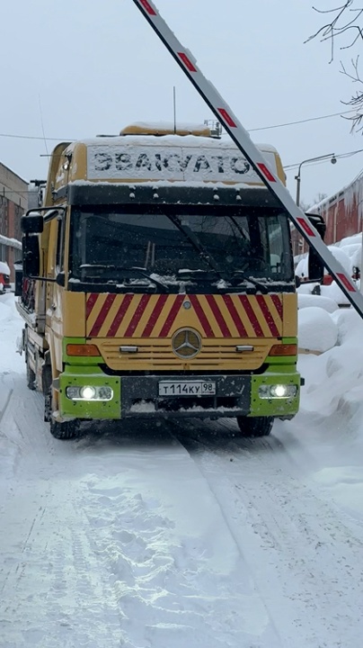 Отгружаем тракторы Mahindra OJA с фронтальными погрузчиками