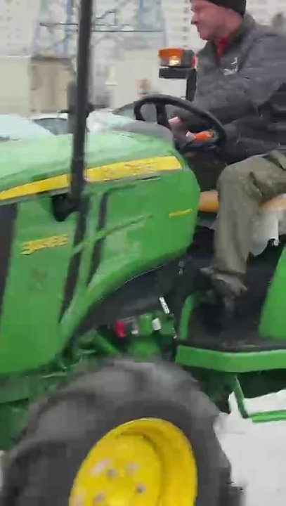 Тракторный салон
МКАД, 86-й километр, вл13с1А
+7 (495) 128-96-38