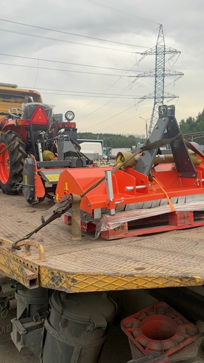 Тракторы Kubota B 2401 для вспашки и кошения